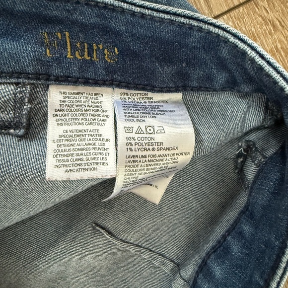 Tommy Bahama Flare Denim Jeans - Picture 3 of 4